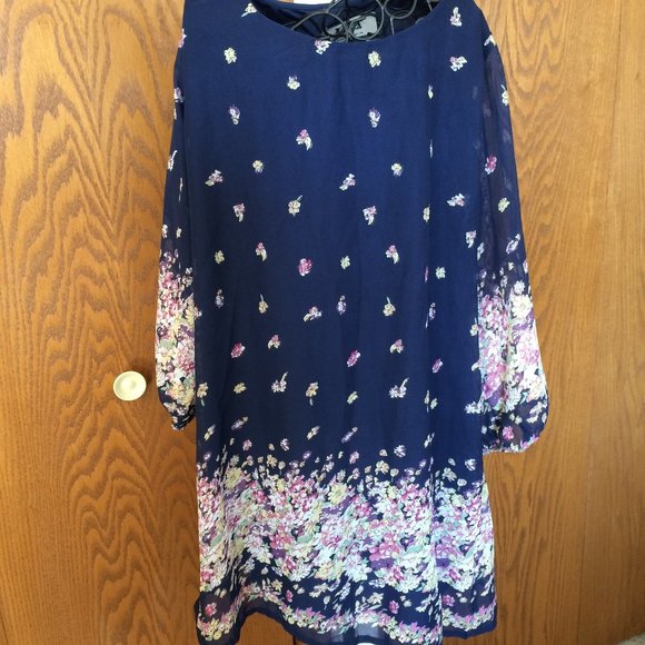 DJT Floral Dress NWOT Size M with  3/4 sleeve - Picture 2 of 12